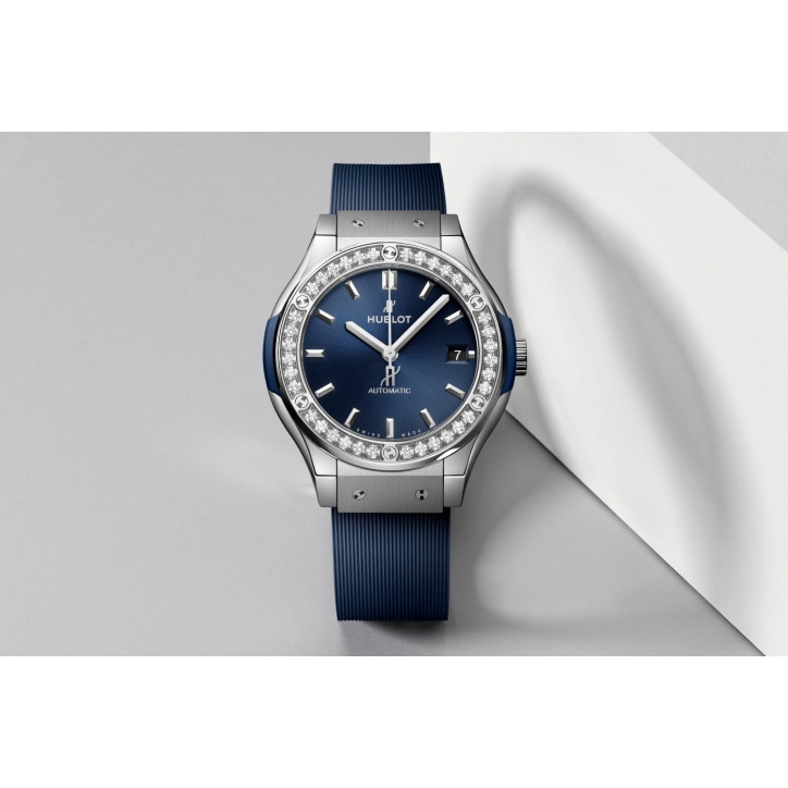 Classic Fusion Titanium Blue Diamonds 38 mm