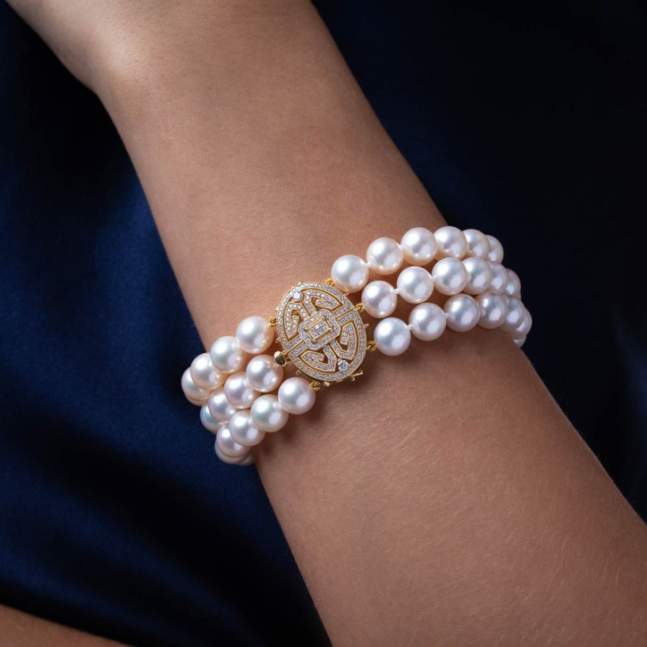 Classic 18K Gold White Freshwater Pearl and Diamond Bracelet