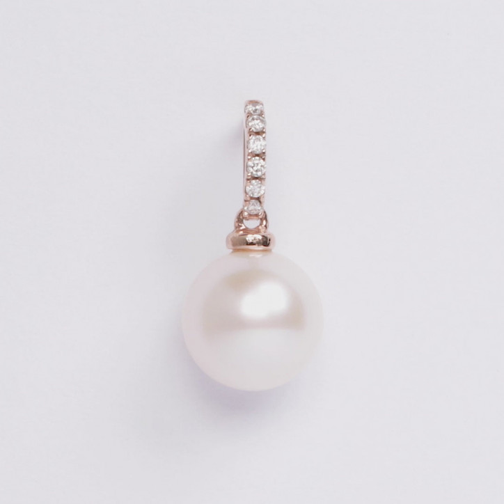 Classic 18K Gold Freshwater Pearl and Diamond Earrings