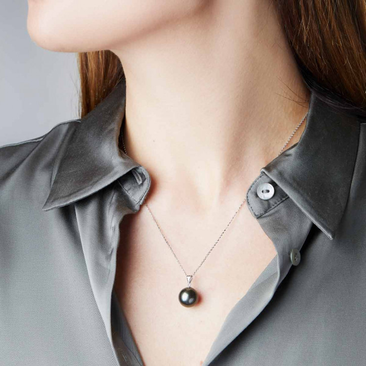 Classic 18K Gold Tahitian Pearl Pendant