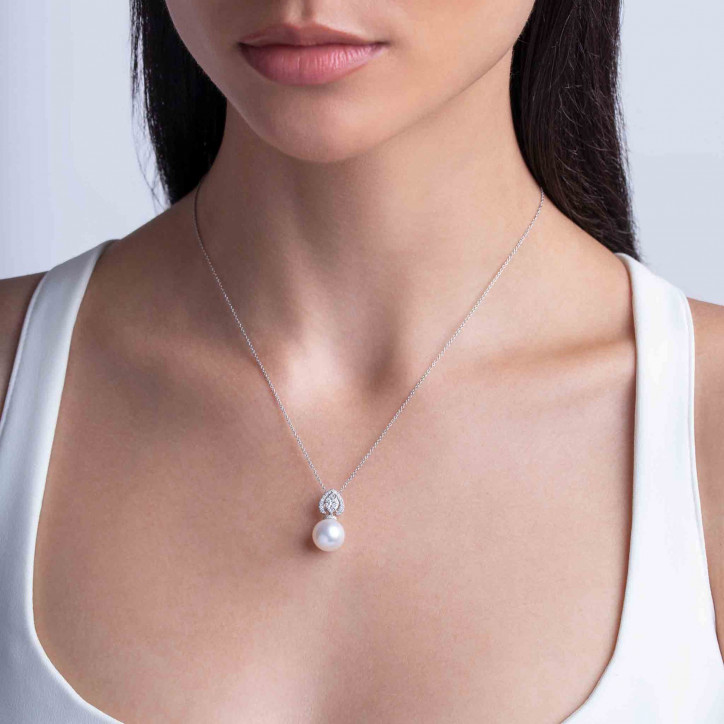 Glitz 18K Gold South Sea Pearl and Diamond Halo Pendant