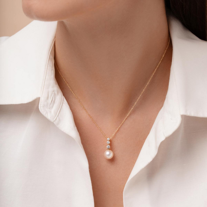 Diamond Classic 18K Gold Pearl Triple Diamond Pendant