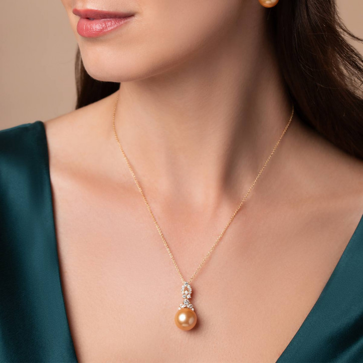 Duchess 18K Gold Pearl and Diamond Motif Pendant