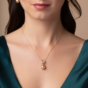 Duchess 18K Gold Pearl and Curved Diamond Motif Pendant