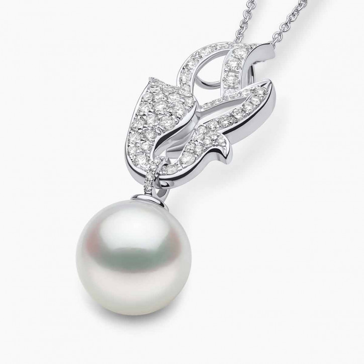 Duchess 18K Gold Pearl and Diamond Curve Fervour Pendant