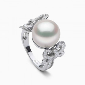 Duchess 18K Gold Pearl and Diamond Bow Motif Ring