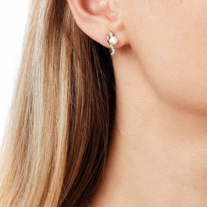 Trend 18K Gold Freshwater Pearl And Diamond Curve Stud Earrings