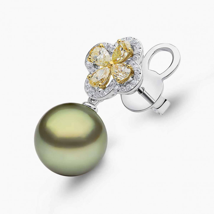Sunrise 18k Gold Pistachio Tahitian Pearl Clover Motif Diamond Earrings Sunrise 18k Gold Pistachio Tahitian Pearl Clover Motif Diamond Earrings
