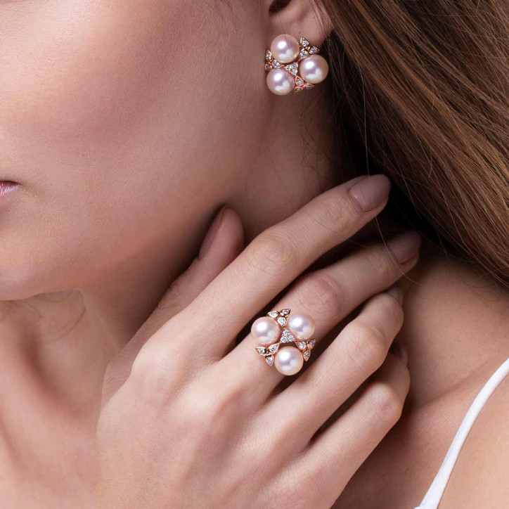 Raindrop 18K Gold Triple Akoya Pearl and Diamond Ring Raindrop 18K Gold Triple Akoya Pearl and Diamond Ring