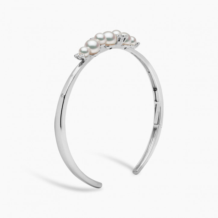 Raindrop 18K Gold Akoya Pearl and Diamond Bracelet Raindrop 18K Gold Akoya Pearl and Diamond Bracelet
