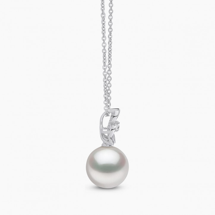Contessa 18K Gold South Sea Pearl and Diamond Flower Motif Pendant Contessa 18K Gold South Sea Pearl and Diamond Flower Motif Pendant